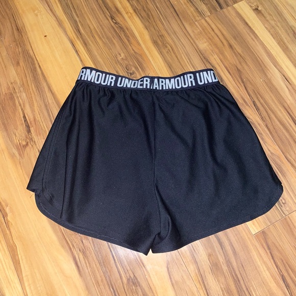 Under Armour black shorts - Picture 2 of 2